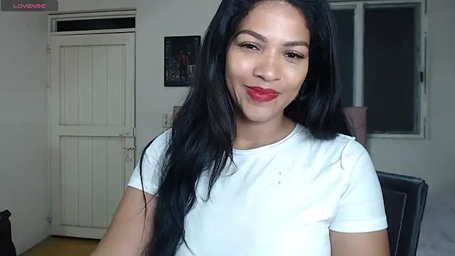 Snapshot of makennaa_ chatting on May 7, 10:09 am makennaa online show from May 7, 10:09 am
