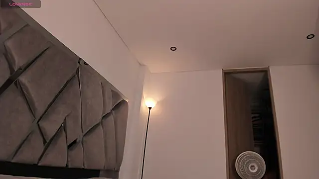 samaay07  online show from April 12, 2:05 am