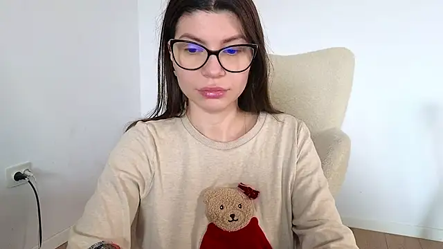 Jullyenn3 online show from February 16, 10:10 am