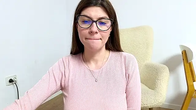 Jullyenn3 online show from March 19, 6:01 pm