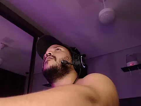 Snapshot of Ale_Mineiro chatting on March 12, 7:36 am Ale Mineiro online show from March 12, 7:36 am