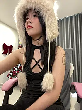 Snapshot of -rosiie- chatting on December 12, 2:15 am -rosiie- online show from December 12, 2:15 am