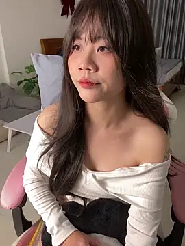 Snapshot of -rosiie- chatting on January 20, 6:32 pm -rosiie- online show from January 20, 6:32 pm