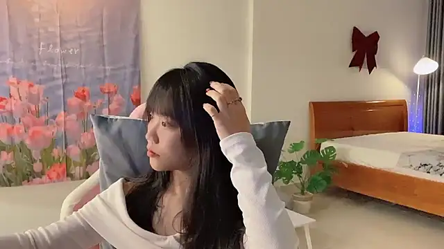 Snapshot of -rosiie- chatting on March 5, 2:34 pm -rosiie- online show from March 5, 2:34 pm