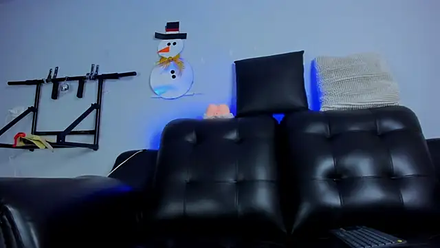 Snapshot of Rob_saenz_ chatting on December 11, 2:41 am Rob saenz online show from December 11, 2:41 am