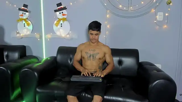 Snapshot of Rob_saenz_ chatting on December 27, 10:59 pm Rob saenz online show from December 27, 10:59 pm