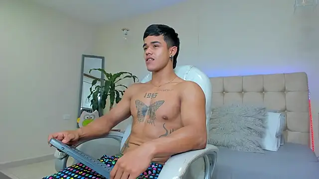 Snapshot of Rob_saenz_ chatting on March 2, 6:08 pm Rob saenz online show from March 2, 6:08 pm