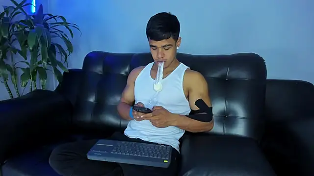 Snapshot of Rob_saenz_ chatting on September 30, 2:33 pm Rob saenz online show from September 30, 2:33 pm