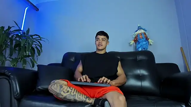 Snapshot of Rob_saenz_ chatting on October 7, 1:08 pm Rob saenz online show from October 7, 1:08 pm