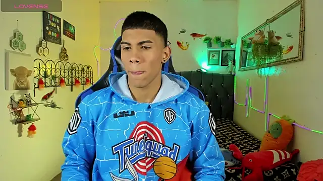 Snapshot of Damian_latinxxx chatting on January 19, 3:10 am Damian latinxxx online show from January 19, 3:10 am