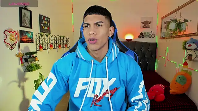 Snapshot of Damian_latinxxx chatting on February 7, 3:10 am Damian latinxxx online show from February 7, 3:10 am