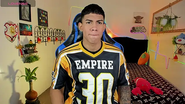 Snapshot of Damian_latinxxx chatting on February 9, 2:59 am Damian latinxxx online show from February 9, 2:59 am