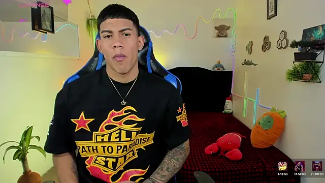 Snapshot of Damian_latinxxx chatting on February 15, 3:14 am Damian latinxxx online show from February 15, 3:14 am