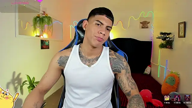 Snapshot of Damian_latinxxx chatting on February 20, 6:26 am Damian latinxxx online show from February 20, 6:26 am