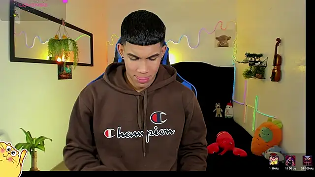 Snapshot of Damian_latinxxx chatting on February 24, 3:15 am Damian latinxxx online show from February 24, 3:15 am