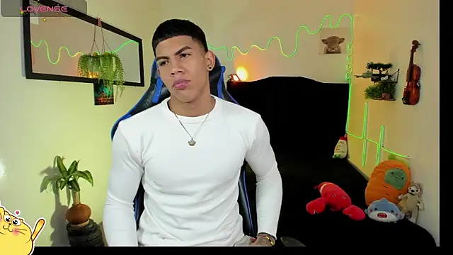 Snapshot of Damian_latinxxx chatting on February 25, 12:09 am Damian latinxxx online show from February 25, 12:09 am