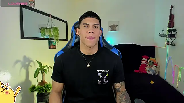 Snapshot of Damian_latinxxx chatting on February 26, 3:16 am Damian latinxxx online show from February 26, 3:16 am