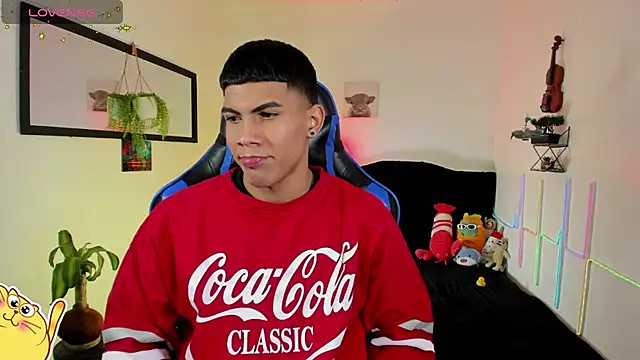 Snapshot of Damian_latinxxx chatting on February 28, 7:15 pm Damian latinxxx online show from February 28, 7:15 pm