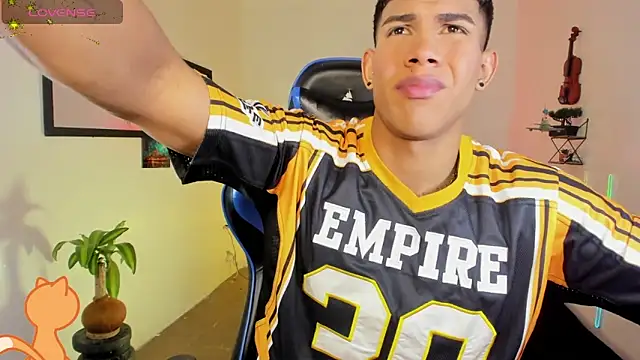 Snapshot of Damian_latinxxx chatting on March 2, 3:20 am Damian latinxxx online show from March 2, 3:20 am