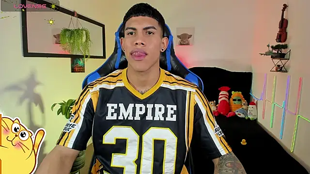 Snapshot of Damian_latinxxx chatting on March 2, 5:08 am Damian latinxxx online show from March 2, 5:08 am