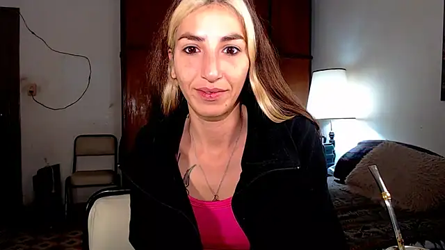Snapshot of stephieval_ chatting on June 16, 7:33 am stephieval online show from June 16, 7:33 am