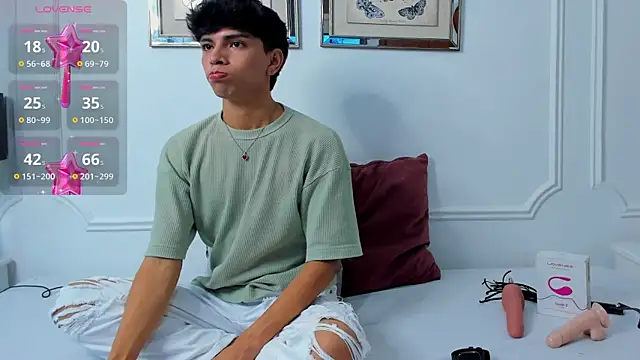 Snapshot of Santy_carrington chatting on January 7, 8:42 pm Santy carrington online show from January 7, 8:42 pm