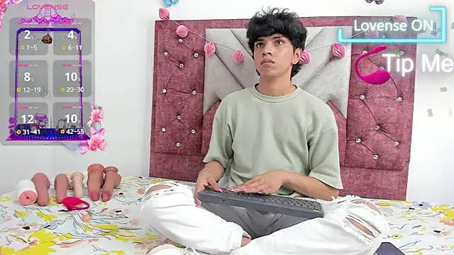 Snapshot of Santy_carrington chatting on March 3, 8:21 pm Santy carrington online show from March 3, 8:21 pm