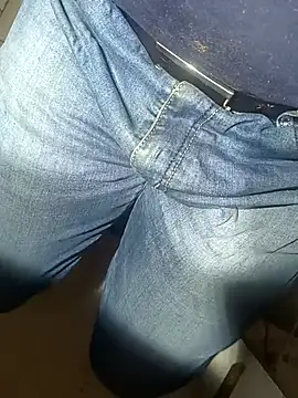 Snapshot of franko1987 chatting on February 17, 8:09 am franko1987 online show from February 17, 8:09 am