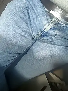 Snapshot of franko1987 chatting on February 22, 4:51 am franko1987 online show from February 22, 4:51 am