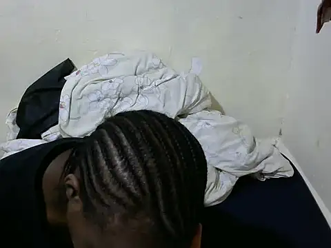 Snapshot of Thicky_kyla chatting on April 6, 7:59 pm Thicky kyla online show from April 6, 7:59 pm