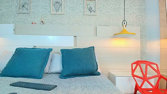 Isabela Coleman online show from April 16, 3:24 pm