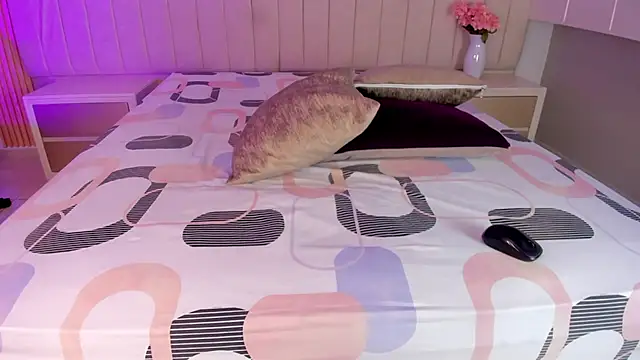 Littleolivia  online show from March 21, 3:15 pm