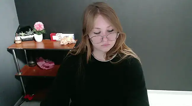 Snapshot of lady_minx chatting on December 6, 11:11 am lady minx online show from December 6, 11:11 am