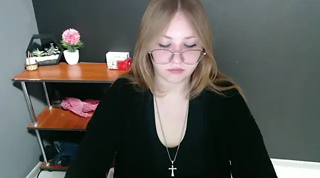 Snapshot of lady_minx chatting on December 16, 7:26 am lady minx online show from December 16, 7:26 am