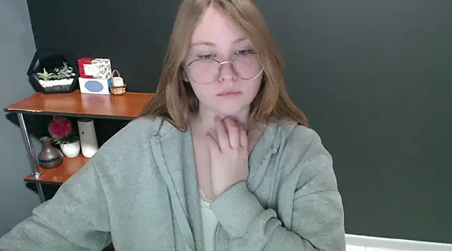 Snapshot of lady_minx chatting on December 27, 10:45 am lady minx online show from December 27, 10:45 am