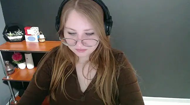 Snapshot of lady_minx chatting on December 30, 8:10 am lady minx online show from December 30, 8:10 am