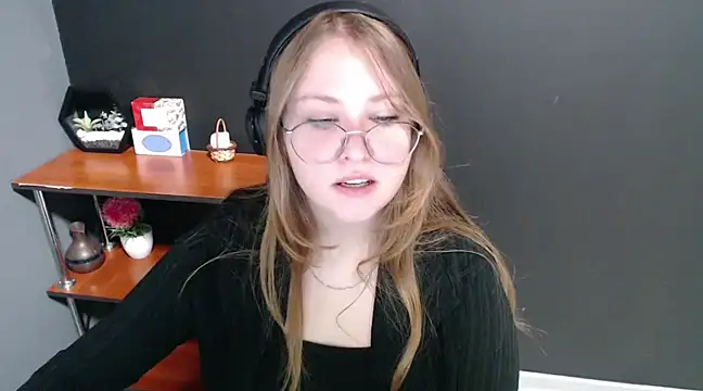 Snapshot of lady_minx chatting on January 21, 10:52 am lady minx online show from January 21, 10:52 am
