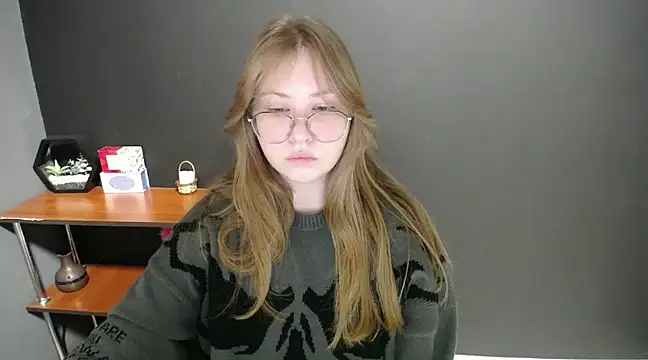 Snapshot of lady_minx chatting on February 10, 7:15 am lady minx online show from February 10, 7:15 am