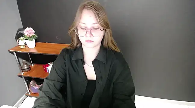 Snapshot of lady_minx chatting on February 26, 7:20 am lady minx online show from February 26, 7:20 am