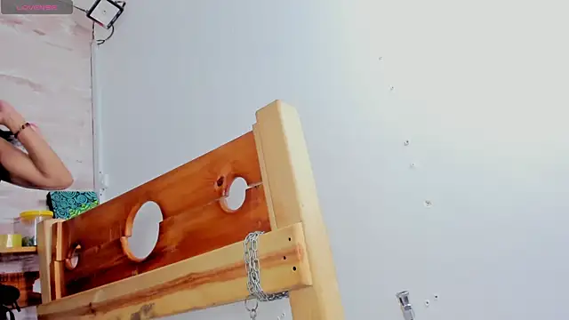 Snapshot of Madame_pain_ chatting on February 17, 11:50 am Madame pain online show from February 17, 11:50 am