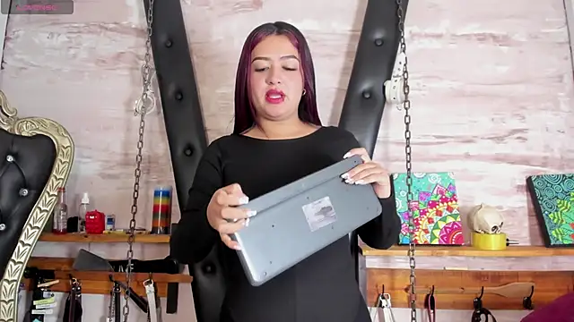 Snapshot of Madame_pain_ chatting on February 20, 12:05 pm Madame pain online show from February 20, 12:05 pm