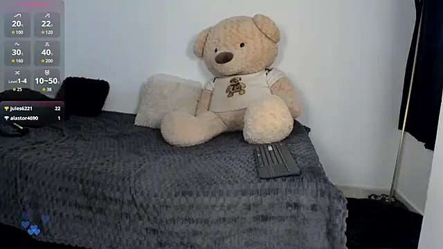 Snapshot of LittleParker chatting on June 22, 2:58 pm LittleParker online show from June 22, 2:58 pm
