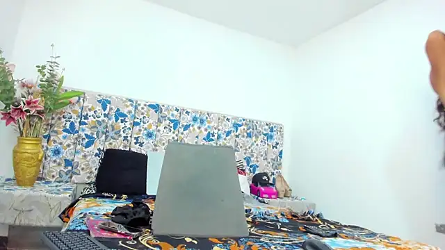 Snapshot of mia_foxts chatting on March 8, 4:44 pm mia foxts online show from March 8, 4:44 pm