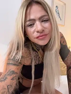 Snapshot of Divina_X_ chatting on October 19, 5:24 pm Divina X online show from October 19, 5:24 pm