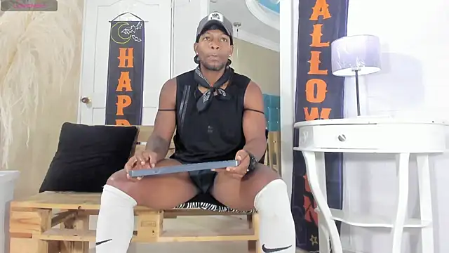 Snapshot of RicoBrown777_ chatting on October 18, 4:37 am RicoBrown777 online show from October 18, 4:37 am