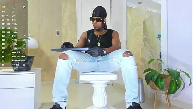 RicoBrown777  online show from April 19, 3:50 am