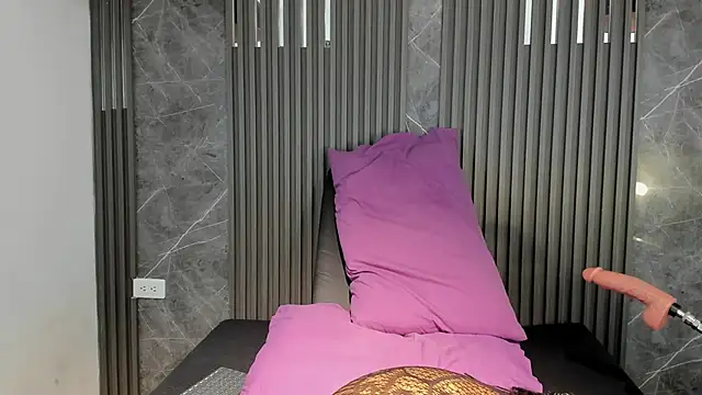 SaraiEvans online show from February 3, 7:13 am