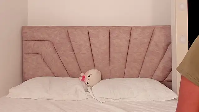 Snapshot of SavannahWildee chatting on November 3, 12:17 pm SavannahWildee online show from November 3, 12:17 pm