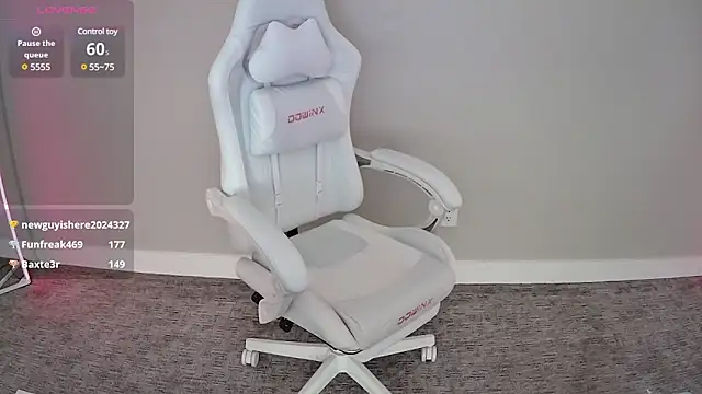 Snapshot of PorchaPlay chatting on December 28, 6:17 am PorchaPlay online show from December 28, 6:17 am