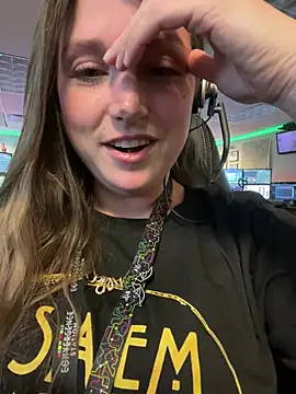 Snapshot of mirannacult chatting on December 22, 7:44 am mirannacult online show from December 22, 7:44 am